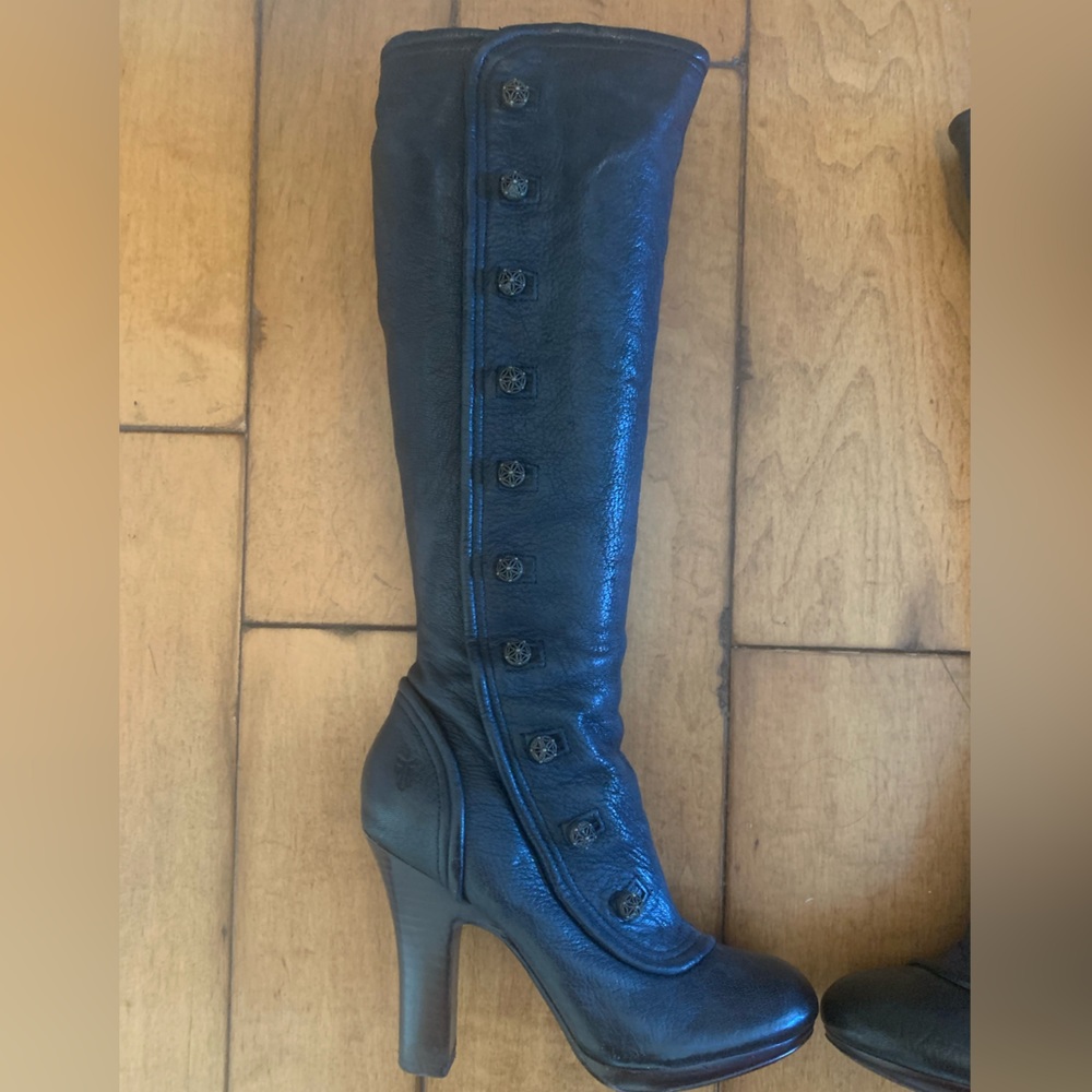 Like new Frye Black Maltilda Button Boot.  Sz 7.